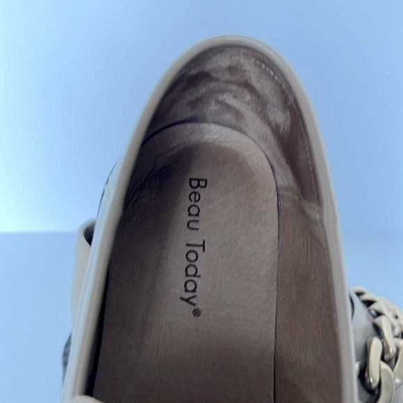 💥SALE💥 Beau Today Chain Leather Loafers Size 7.5 - Picture 6 of 9